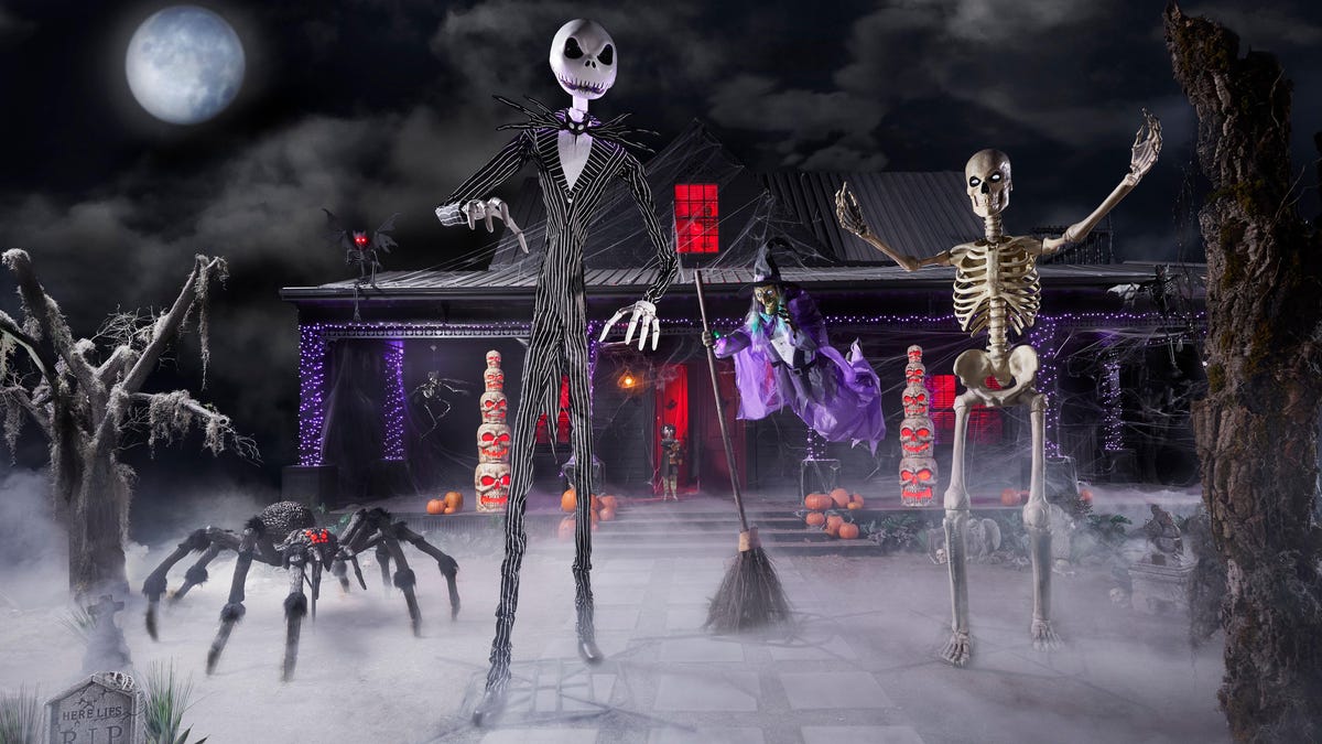 Ο γίγαντας Jack Skellington ενώνεται με τον Giant Skelly
