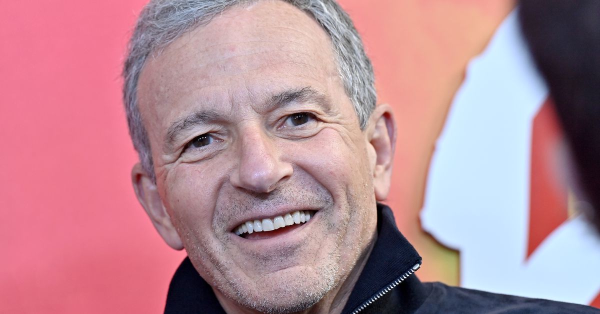 Ο διευθύνων σύμβουλος της Disney, Μπομπ Ίγκερ, θα παραμείνει για τουλάχιστον δύο χρόνια ακόμη
