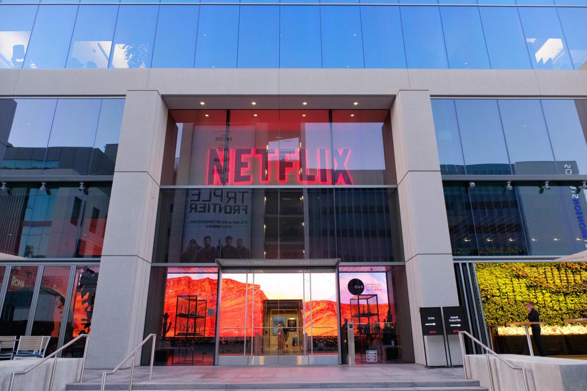 Το Netflix κερδίζει σχεδόν 6 εκατομμύρια συνδρομητές καθώς η πληρωμένη κοινή χρήση αυξάνεται στα ύψη