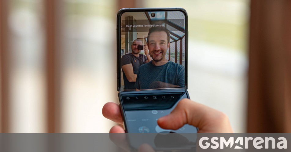 Το νέο teaser επιβεβαιώνει επίσημα: το Galaxy Z Flip5 διπλώνει οριζόντια