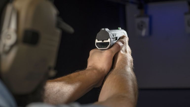 Το πρώτο έξυπνο όπλο βγήκε στην αγορά, αλλά… ποιος θα το αγοράσει;