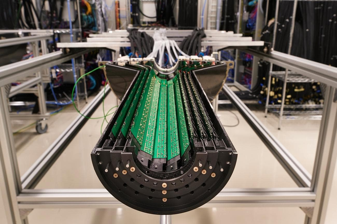 , The Large Hadron Collider experiment to make quark-gluon plasma, TechWar.gr