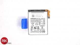 Οι δύο μπαταρίες στο εσωτερικό του Samsung Galaxy Z Flip5: 2.700 mAh στο κάτω μέρος