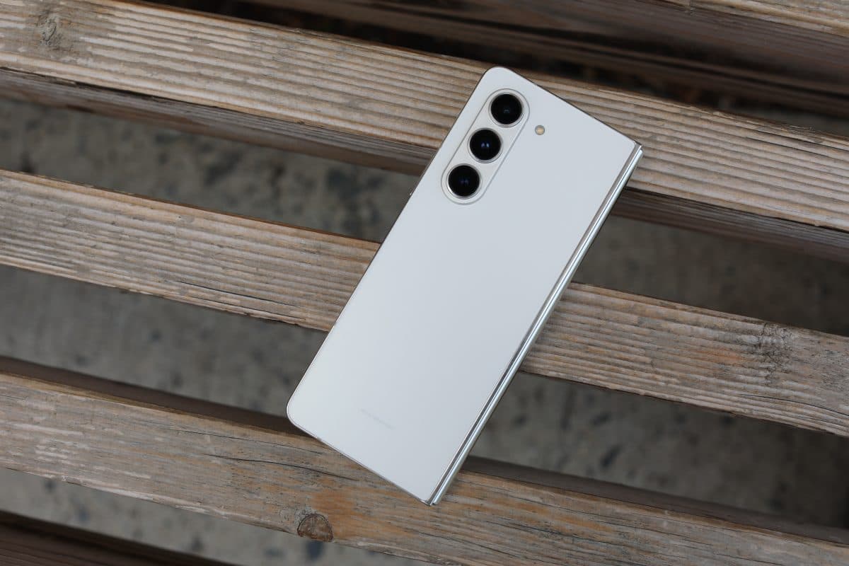 samsung galaxy z fold 5 back of phone