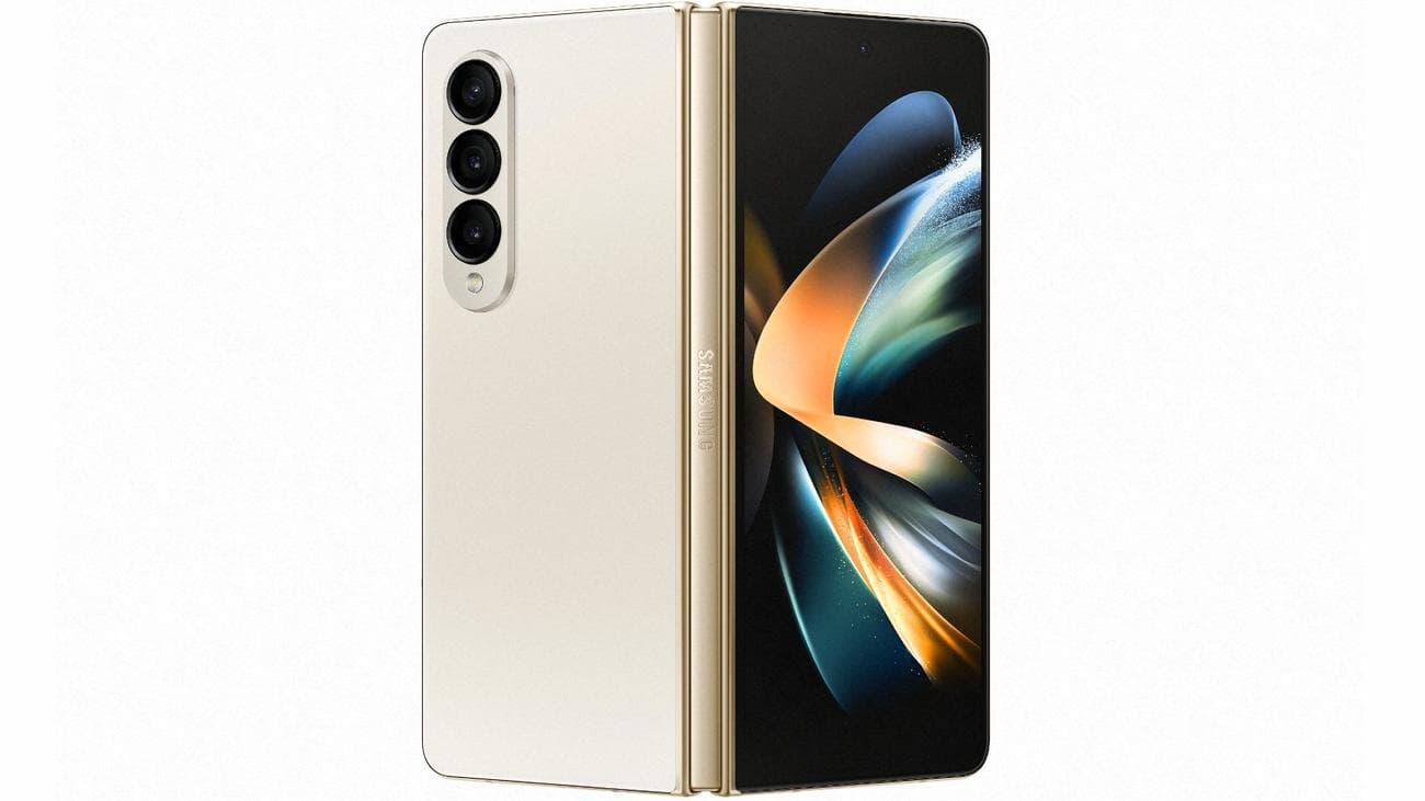 Samsung Galaxy Z Fold 4 σε μπεζ
