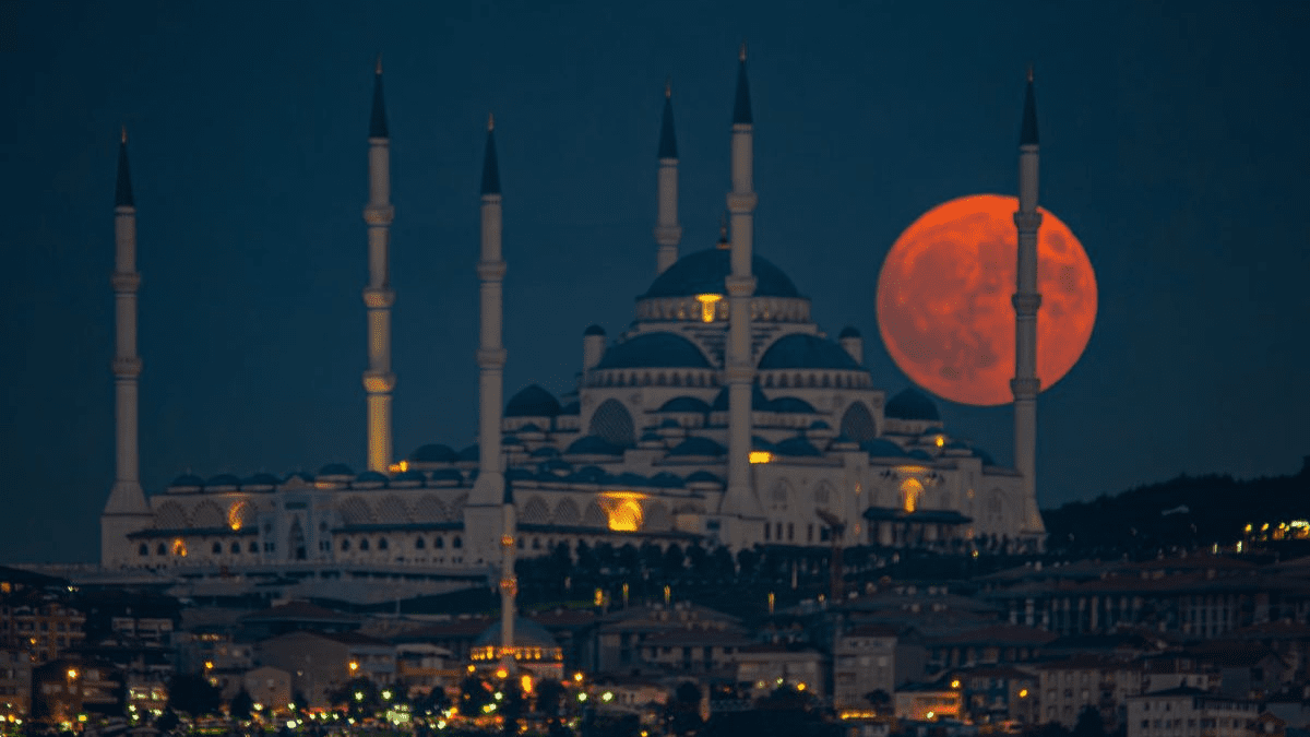 , Μπλε Υπερπανσέληνος: Μοναδικές εικόνες από Ελλάδα και εξωτερικό του σπάνιου φαινομένου, TechWar.gr