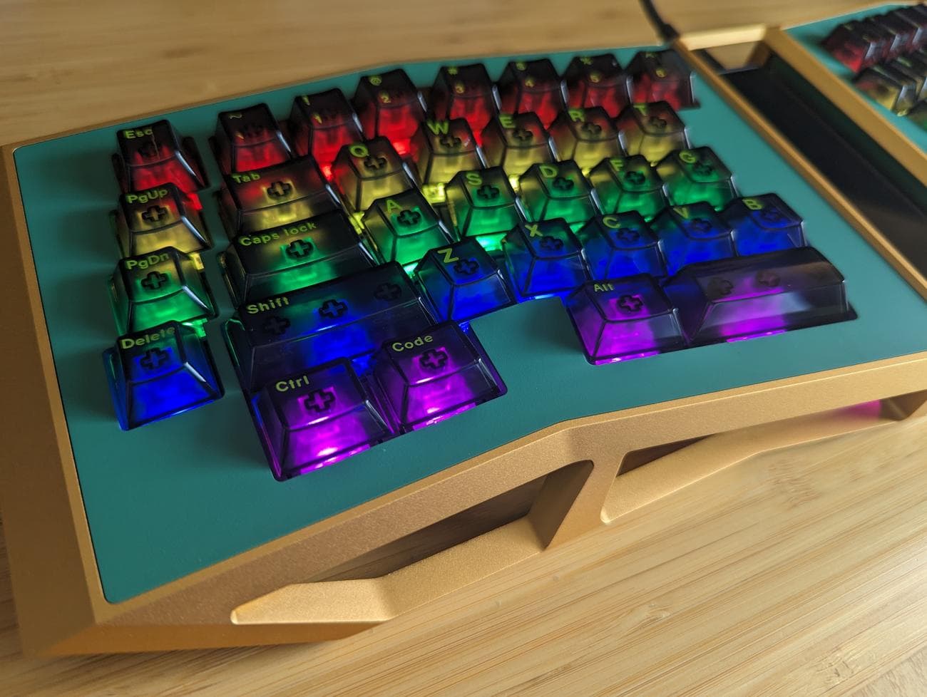 , Το AM AFA R2 του Angry Miao είναι εν μέρει γλυπτό, μέρος πληκτρολόγιο, TechWar.gr