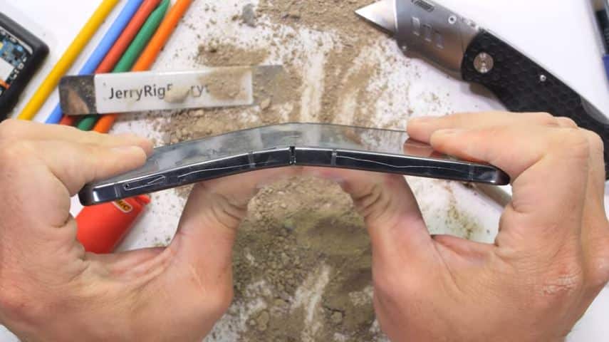 Samsung Galaxy Z Flip 5, Samsung Galaxy Z Flip 5: Υποβλήθηκε σε βασανιστήρια