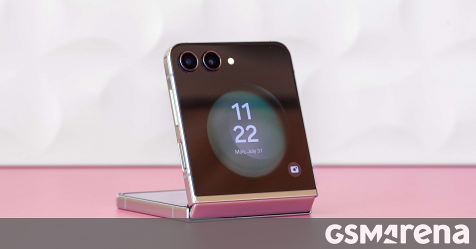 Samsung Galaxy Z Flip5 για έλεγχο
