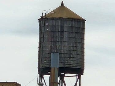 30x ζουμ του ίδιου πύργου νερού.