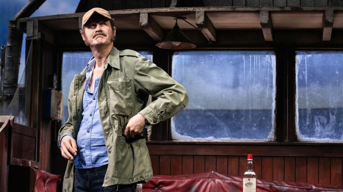 Ο Ian Shaw στο ρόλο του Robert Shaw "Ο καρχαρίας είναι σπασμένο."