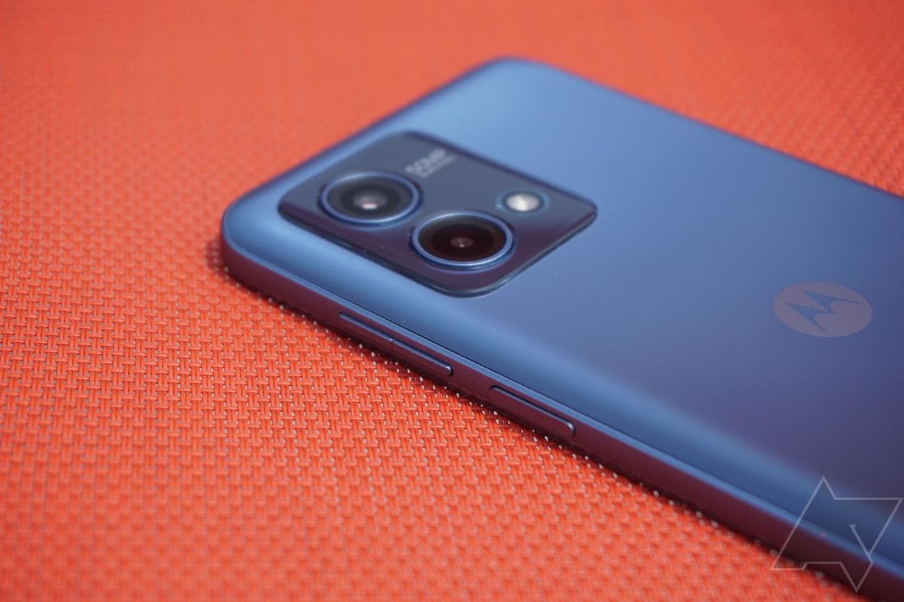 A side shot of the buttons on the Moto G Stylus (2023)