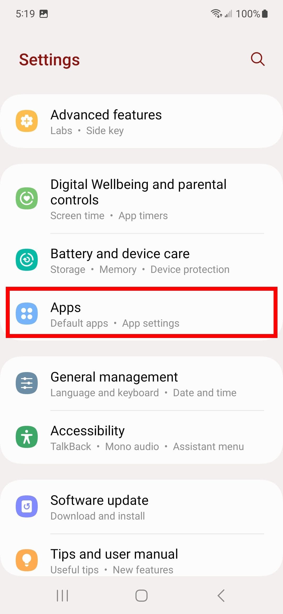 Κόκκινο ορθογώνιο περίγραμμα πλαισίου στην ενότητα εφαρμογής των ρυθμίσεων Android σε ένα Samsung Galaxy S23