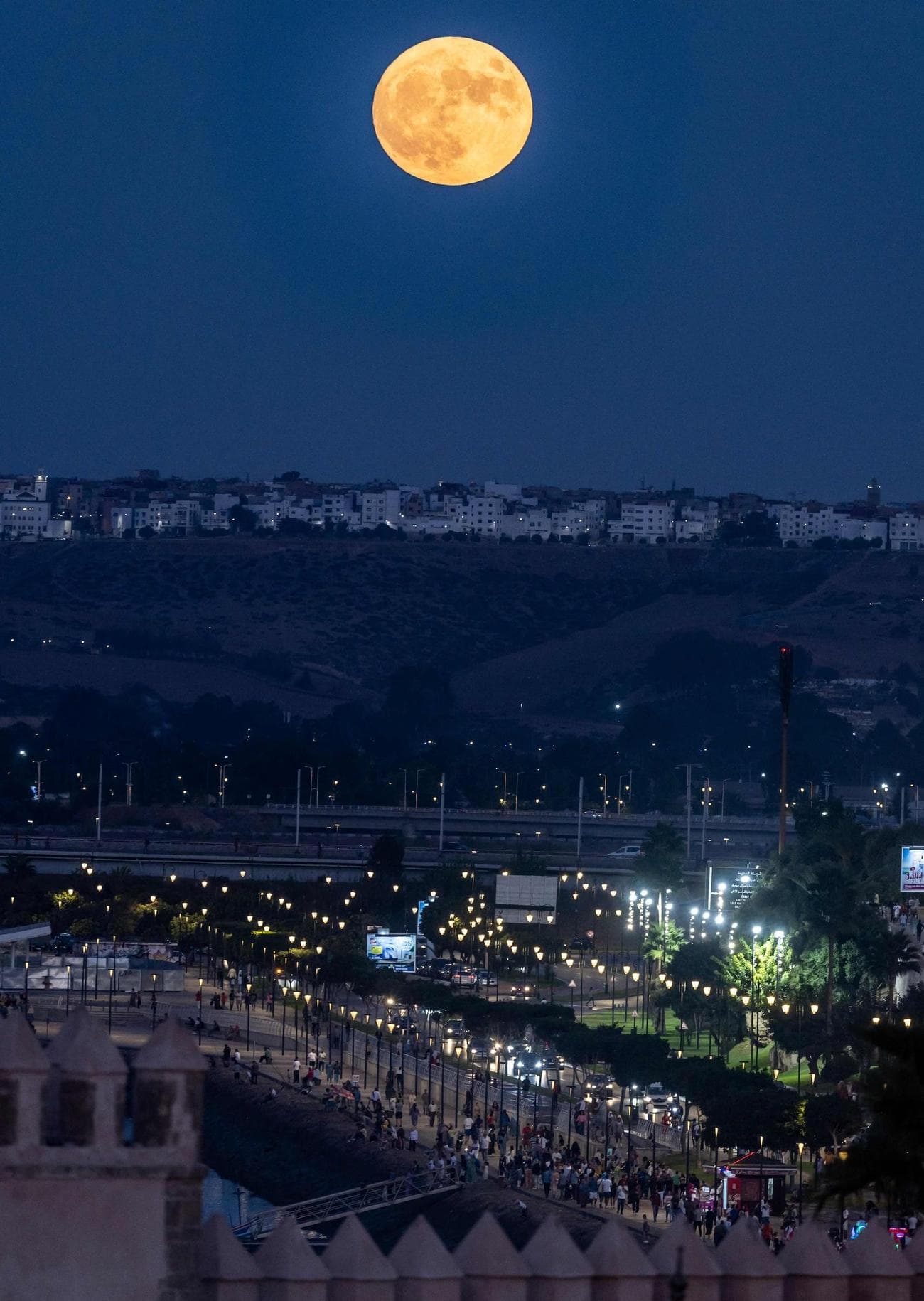 , Μπλε Υπερπανσέληνος: Μοναδικές εικόνες από Ελλάδα και εξωτερικό του σπάνιου φαινομένου, TechWar.gr