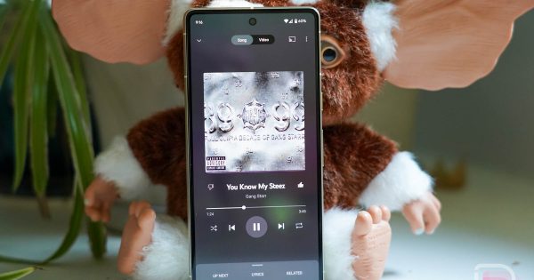 Έφτασε η εμπειρία ζωντανών στίχων του YouTube Music
