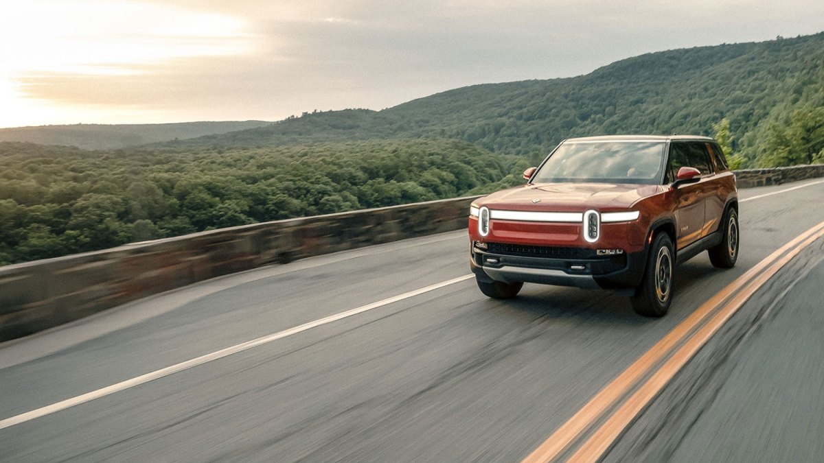 Η Rivian ξεπερνά τα έσοδα του δεύτερου τριμήνου, αυξάνει την καθοδήγηση παραγωγής EV για το 2023