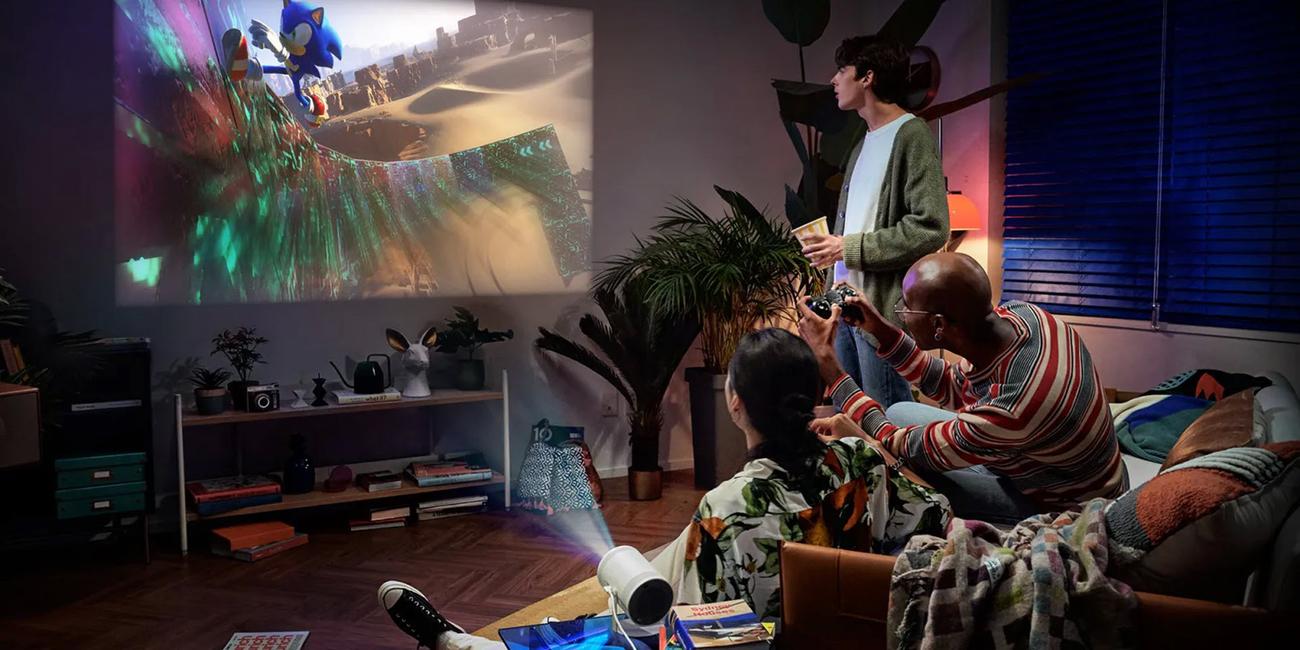 Η Samsung παρουσιάζει τον νέο φορητό gaming προβολέα της