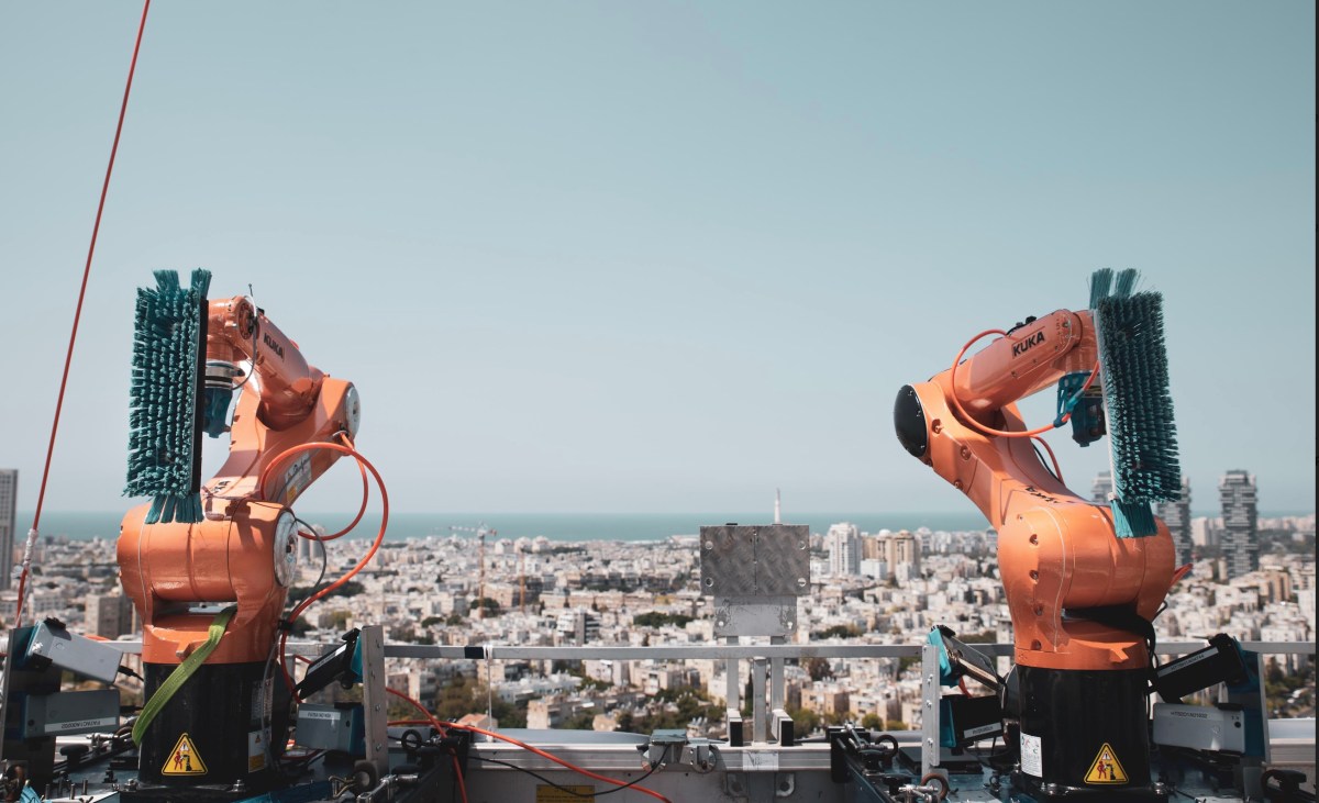 Η Skyline συγκεντρώνει 3,35 εκατομμύρια δολάρια για να καθαρίσει τα παράθυρα των ουρανοξυστών με ρομπότ
