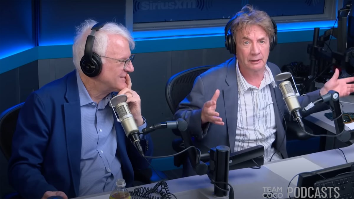 Η συνέντευξη του Conan του Steve Martin και του Martin Short μετατρέπεται σε ένα ξεκαρδιστικά brutal ψητό
