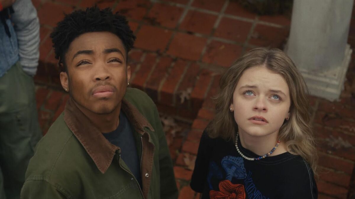 Κριτική για το "Landscape With Invisible Hand": Ο Asante Blackk λάμπει στην περιπέτεια επιστημονικής φαντασίας
