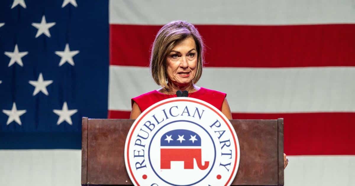 Μια σχολική περιφέρεια της Αϊόβα χρησιμοποιεί τεχνητή νοημοσύνη για να απαγορεύσει τα βιβλία
