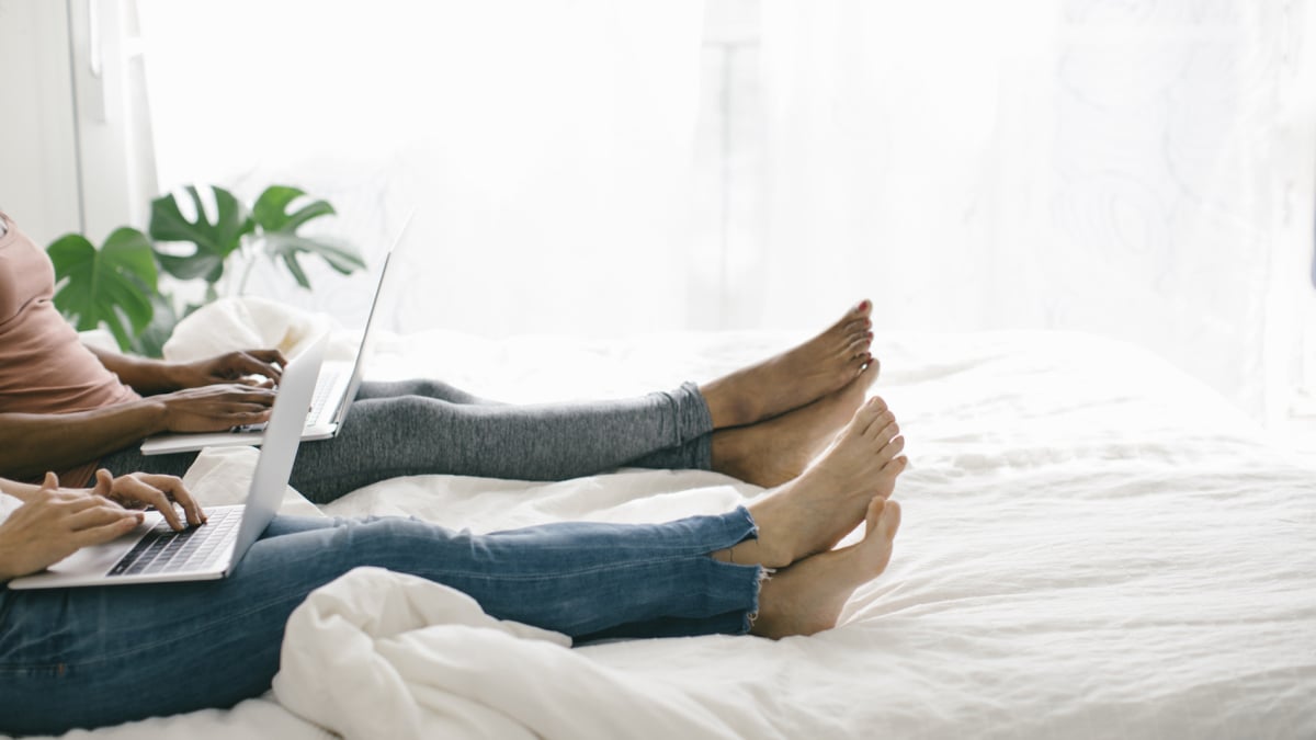 Ναι, το σεξ WFH είναι ένα πράγμα. Όχι, δεν είναι μεγάλη υπόθεση.