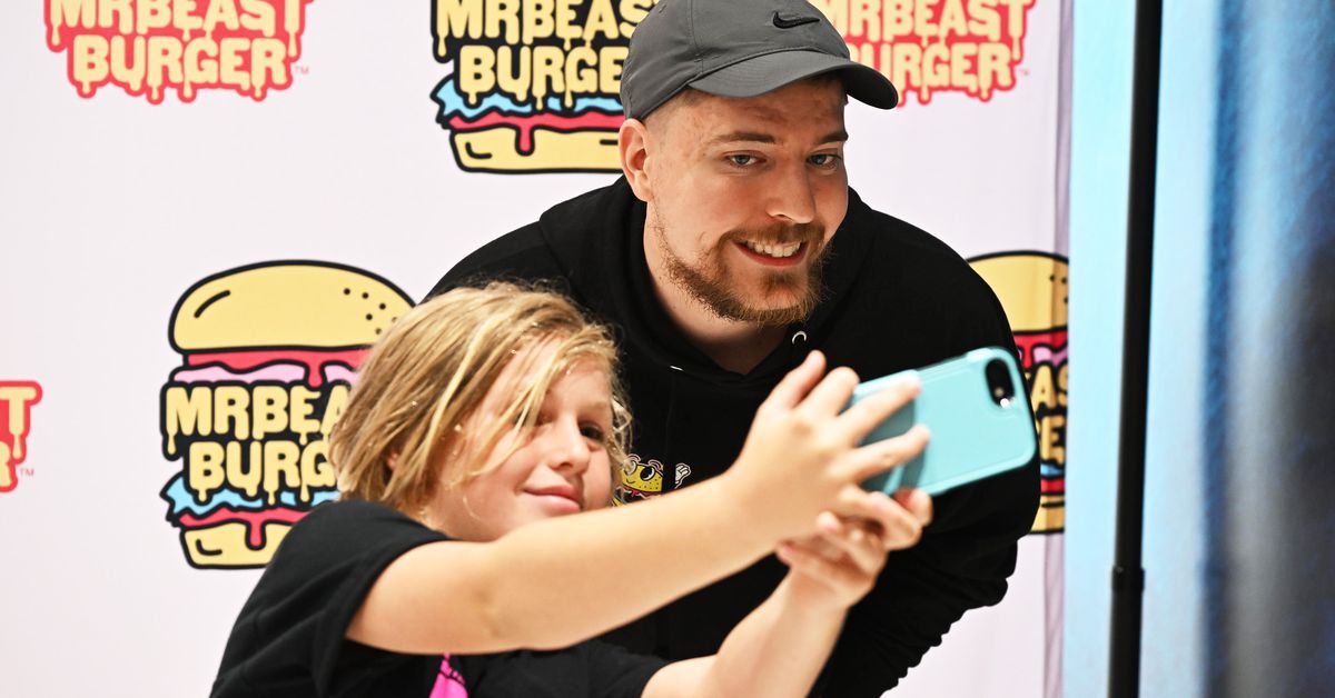 Ο MrBeast μηνύει τον συνεργάτη του στην κουζίνα-φάντασμα για τα «μη βρώσιμα» MrBeast Burgers