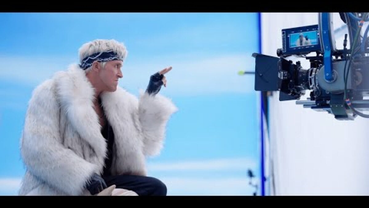 Ο Ryan Gosling μας μεταφέρει στο BTS του "I'm Just Ken" από το "Barbie"
