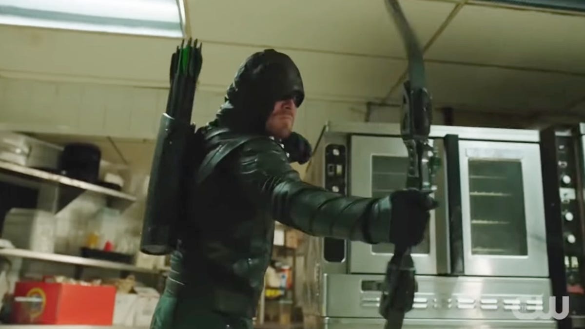 Ο Stephen Amell παραδέχεται ότι τα σχόλια του SAG Strike ήταν λανθασμένα
