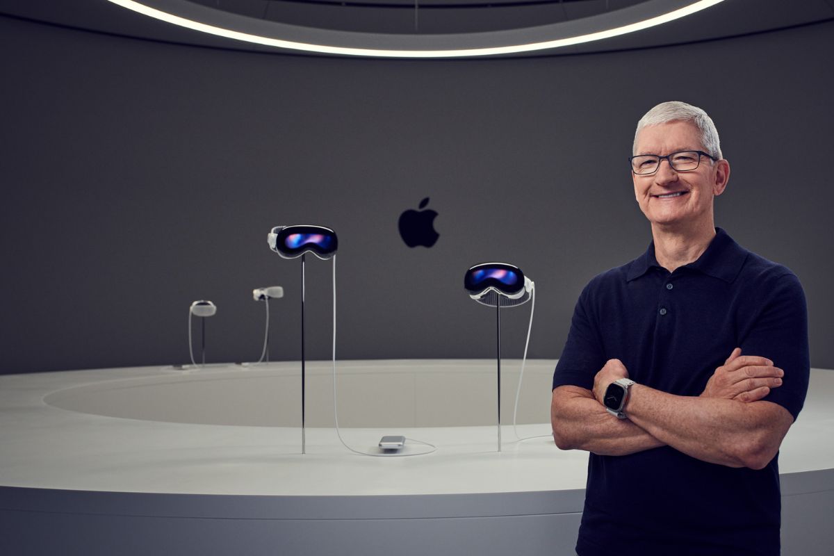 Ο Tim Cook χρησιμοποιεί το Apple Vision Pro καθημερινά