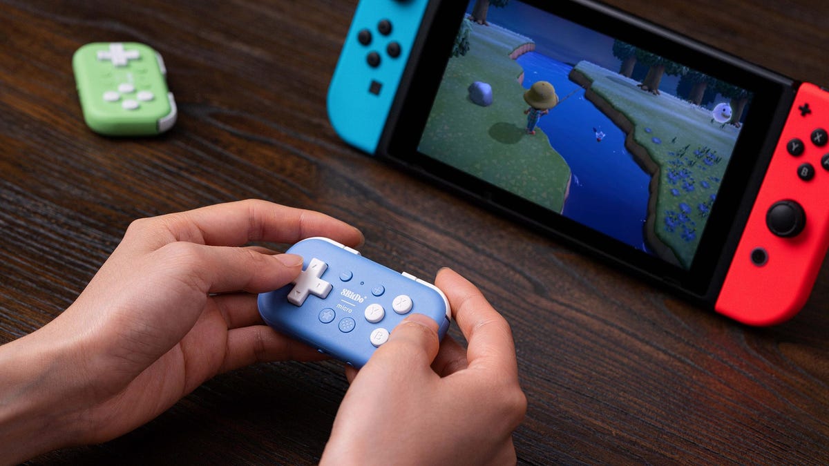 Ο μικροελεγκτής Switch της 8BitDo ζυγίζει λιγότερο από μια μπαταρία AA

