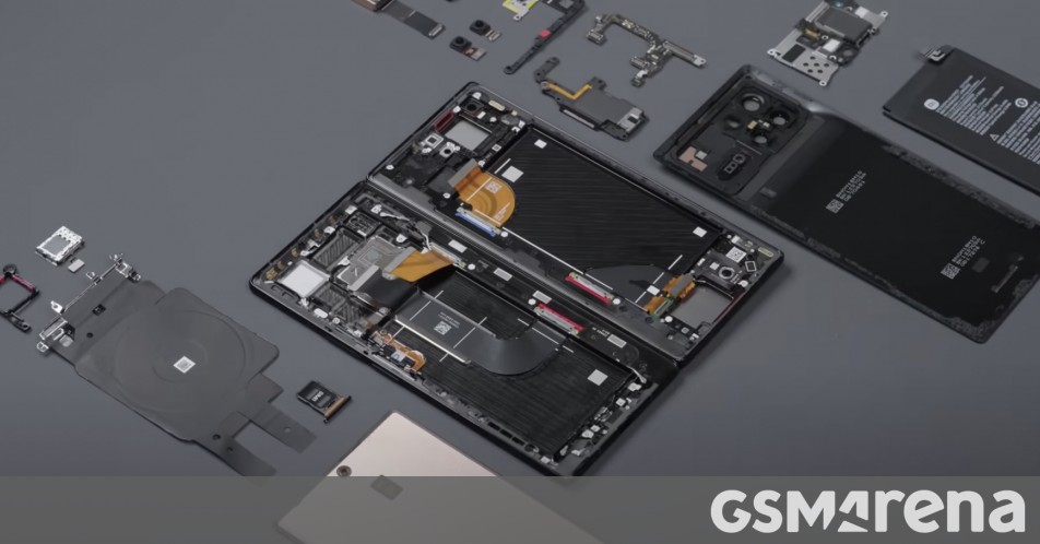 Το Teardown Xiaomi Mix Fold 3 αποκαλύπτει τη νέα σχεδίαση μεντεσέδων και κάθετης στοίβας μητρικής πλακέτας
