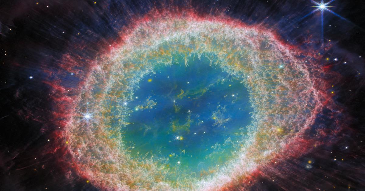 Το διαστημικό τηλεσκόπιο Webb καταγράφει το νεφέλωμα του δακτυλίου με μαγευτική λεπτομέρεια
