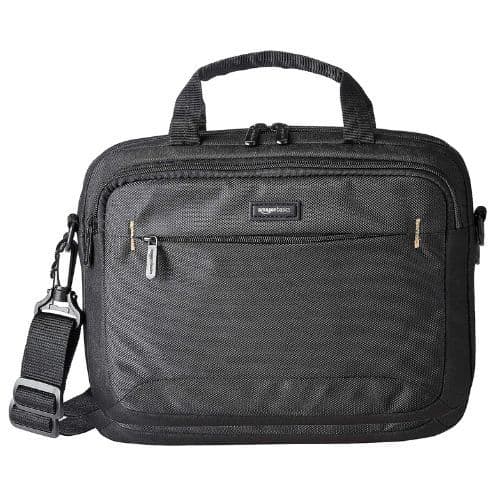 Τσάντα ώμου για φορητό υπολογιστή Amazon Basics σε λευκό φόντο