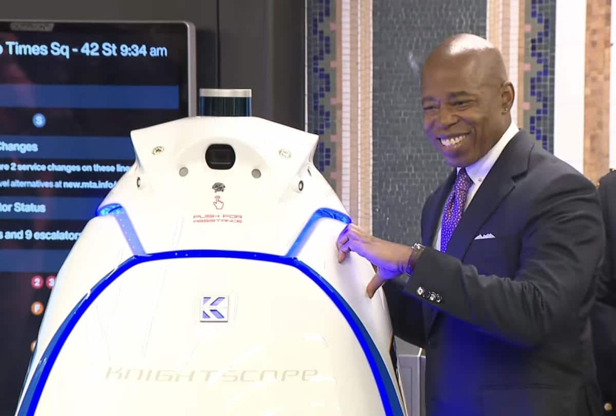 Ένα ρομπότ ασφαλείας της Νέας Υόρκης θα περιπολεί τον σταθμό του μετρό της Times Square
