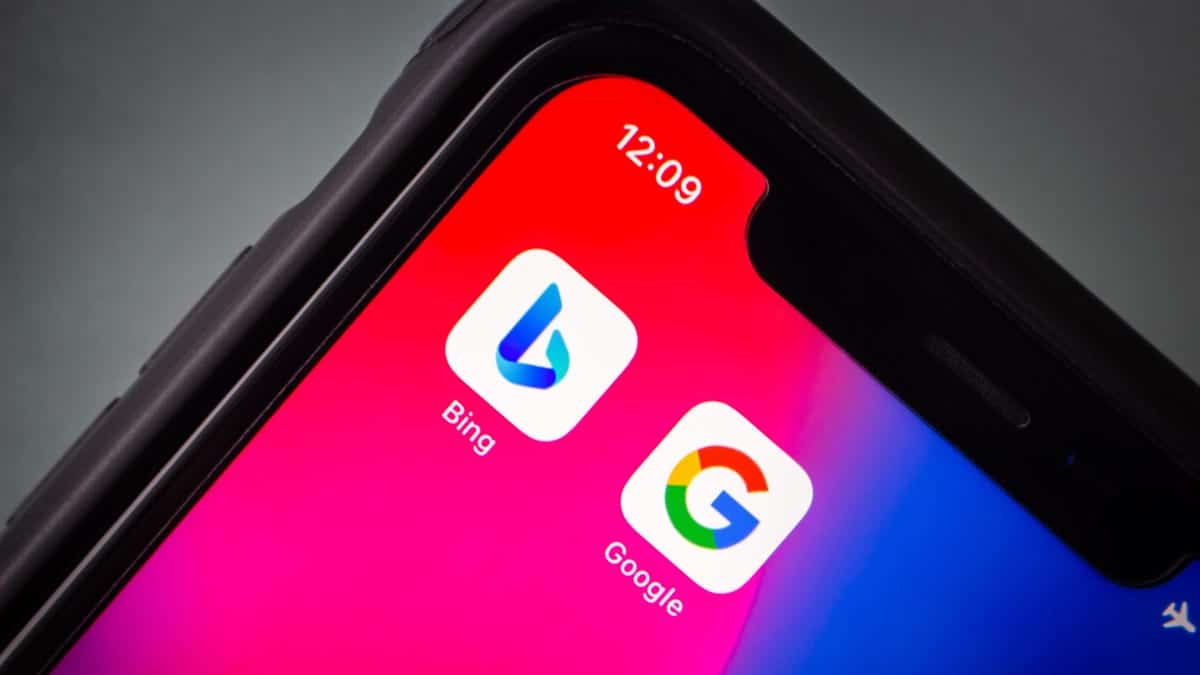 Η Apple φέρεται να σκέφτεται να αγοράσει το Bing από τη Microsoft
