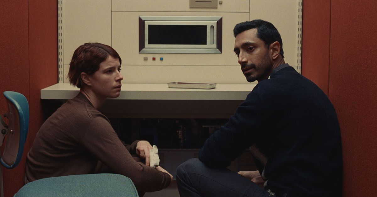 Κριτική για τα νύχια: Η σκοτεινή κωμωδία επιστημονικής φαντασίας της Apple μετατρέπει την αγάπη σε επιστήμη