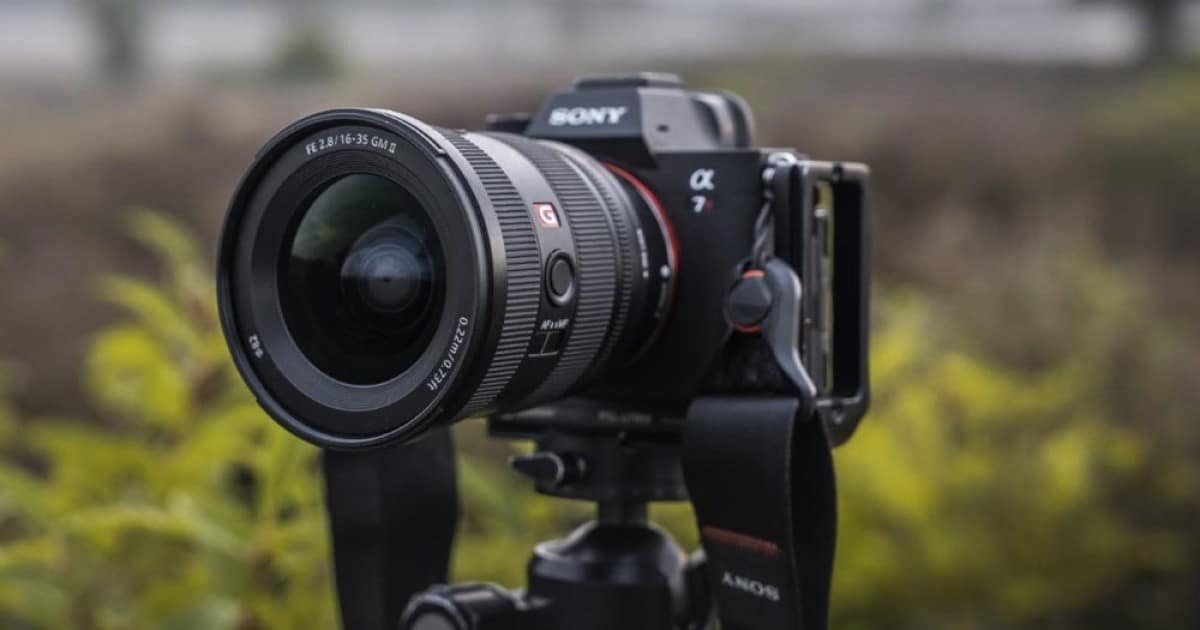 Ο μικρότερος και ελαφρύτερος ευρυγώνιος φακός ζουμ