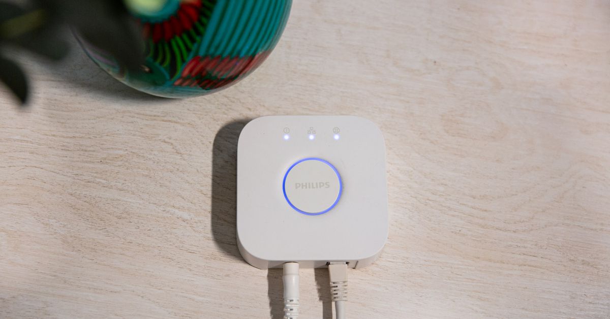 Οι χρήστες του Philips Hue θα πρέπει να εγγραφούν για λογαριασμό μέχρι το επόμενο έτος για να χρησιμοποιήσουν την εφαρμογή της εταιρείας έξυπνου φωτισμού
