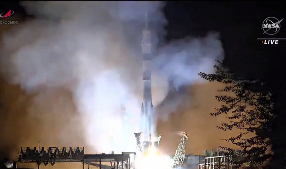 Σε αντίθεση με όσα συμβαίνουν στη Γη: Εκτοξεύθηκε ο πύραυλος Σογιούζ με αμερικανικανο-ρωσική αποστολή και προορισμό τον Διεθνή Διαστημικό Σταθμό [videos]