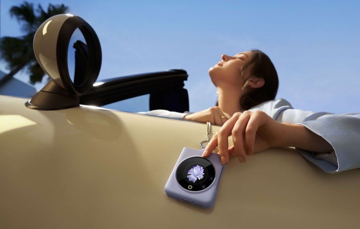 Το Phantom V Flip είναι το πρώτο clamshell αναδιπλούμενο της Tecno