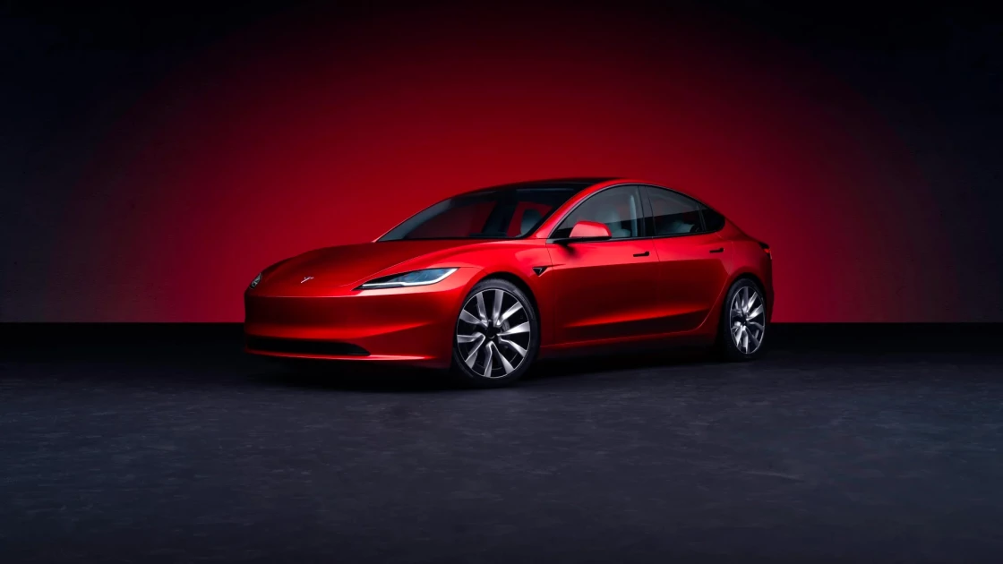 Το νέο Tesla Model 3 έρχεται με ανανεωμένο εσωτερικό (ΕΙΚΟΝΕΣ)