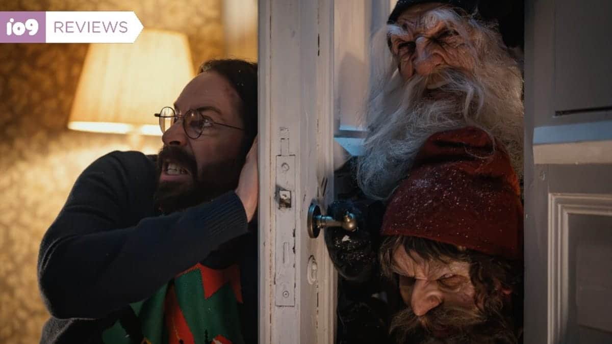 Υπάρχει κάτι στην κριτική Barn: Martin Starr Fights Elves
