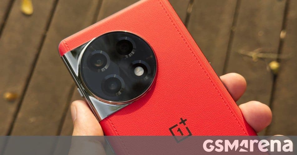 OnePlus 11R Solar Red hands-on
