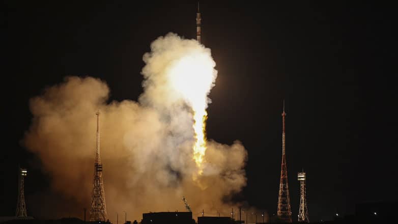 Εκτοξεύτηκε ο πύραυλος Σογιούζ που μεταφέρει δύο Ρώσους και μια Αμερικανίδα στον Διεθνή Διαστημικό Σταθμό