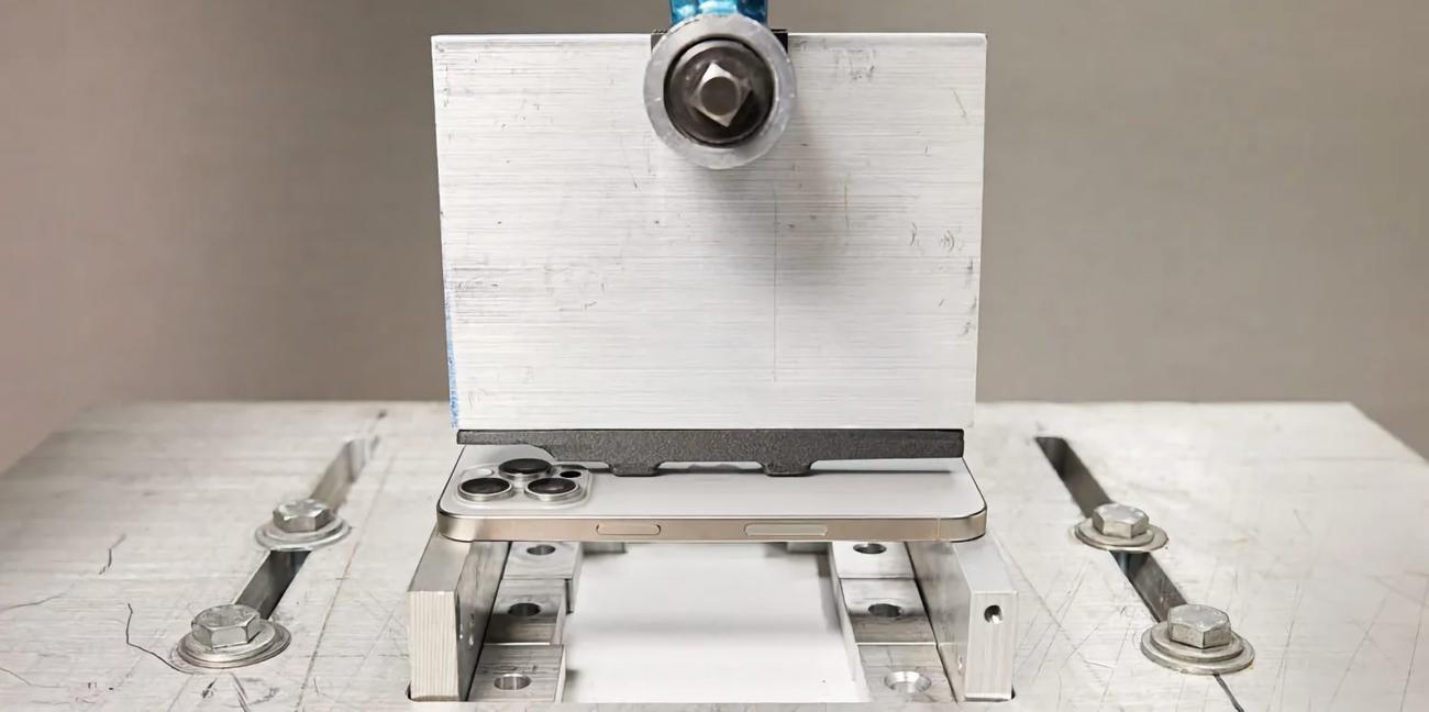 Λυγίζει και ραγίζει εύκολα το iPhone 15 Pro Max; Το Consumer Reports λέει όχι