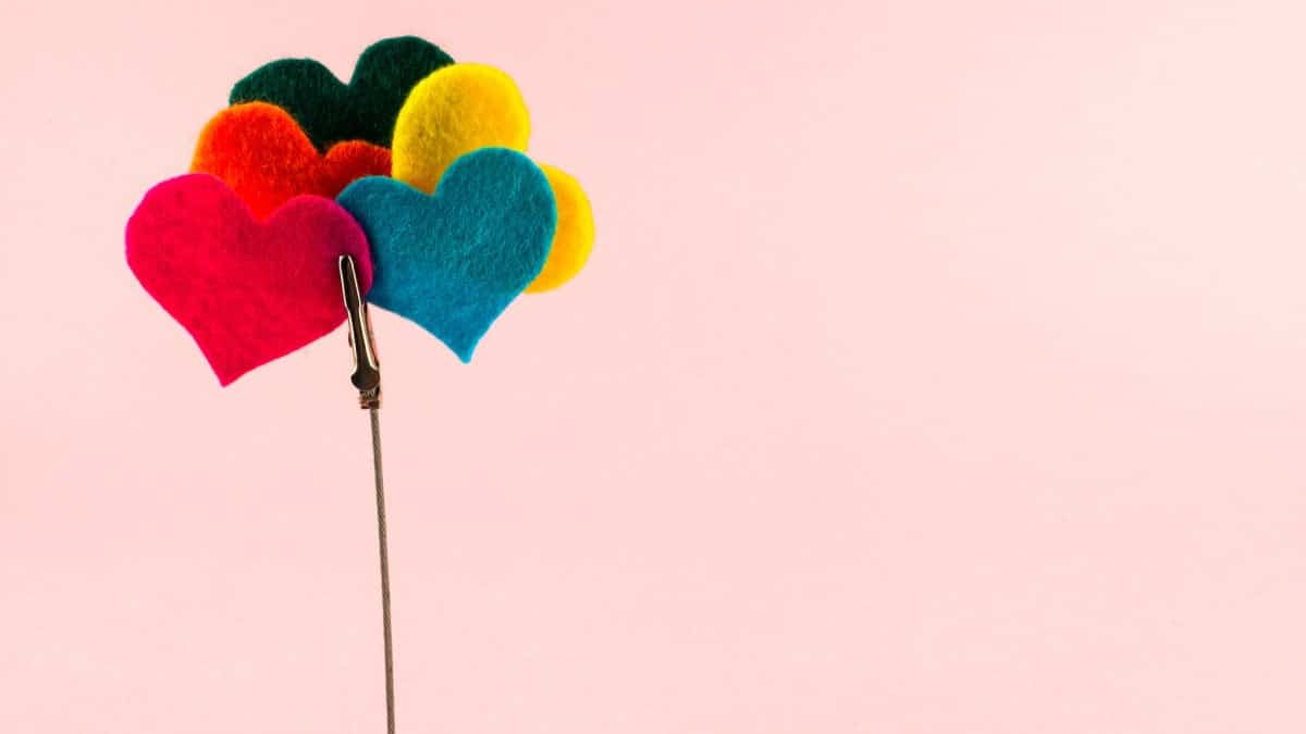 Τι είναι το «βέτο» στις μη μονογαμικές σχέσεις και γιατί είναι τόσο προβληματικό;
