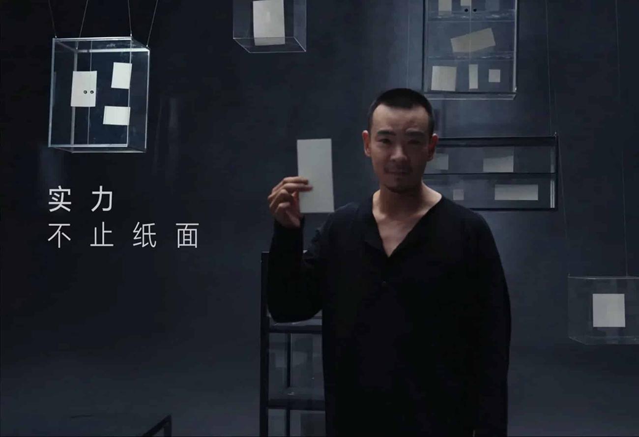 Το νέο foldable διαφημίζει την ανθεκτική και ελαφριά του κατασκευή