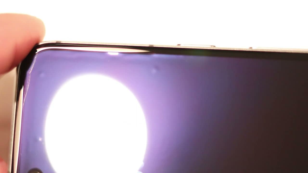 Οι χρήστες των Pixel 8 και Pixel 8 Pro βρίσκουν περίεργα χτυπήματα και βαθουλώματα κάτω από τις οθόνες τους, Οι χρήστες των Pixel 8 και Pixel 8 Pro βρίσκουν περίεργα χτυπήματα και βαθουλώματα κάτω από τις οθόνες τους, TechWar.gr