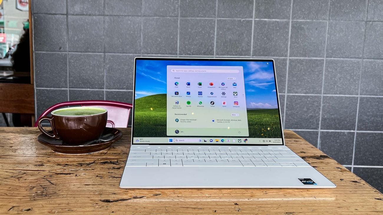 Μονάδα ελέγχου Dell XPS 13 Plus (2023) σε γραφείο με Windows 11